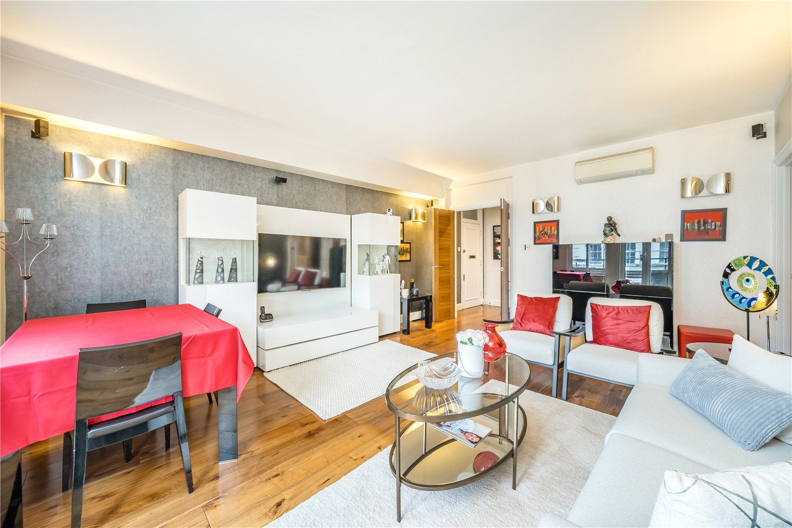 Flat Walpole Street in Greater London