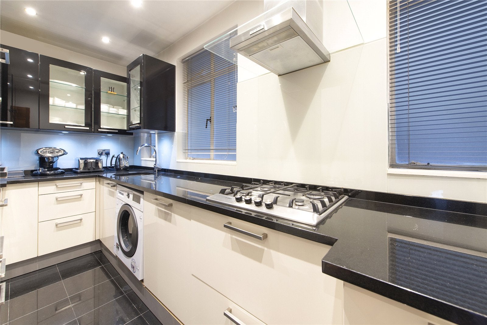 Flat Walpole Street in Greater London
