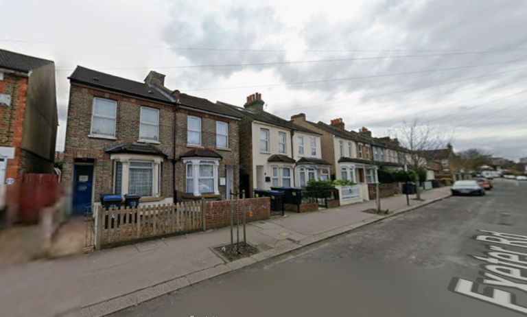 Flat Exeter Road in Greater London