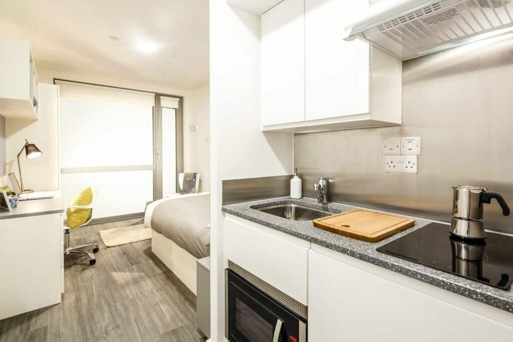 Room Thurston Road in Greater London