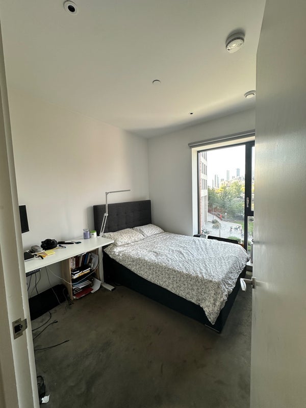 Flat Botanic Square in Greater London