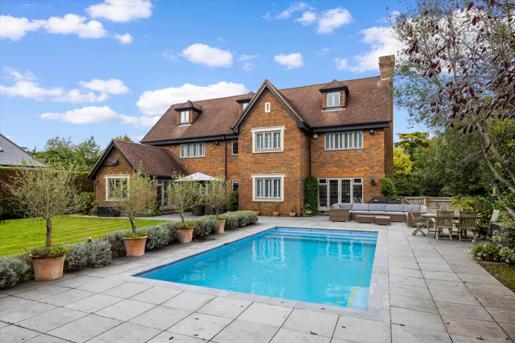 House Broad Highway in Elmbridge