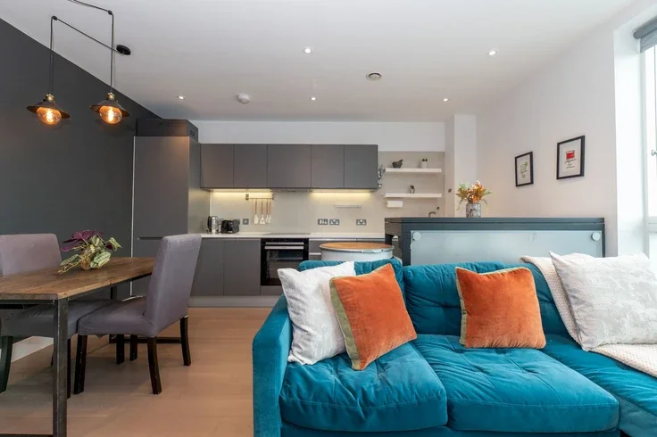 Flat Kings Holt Mews in Greater London