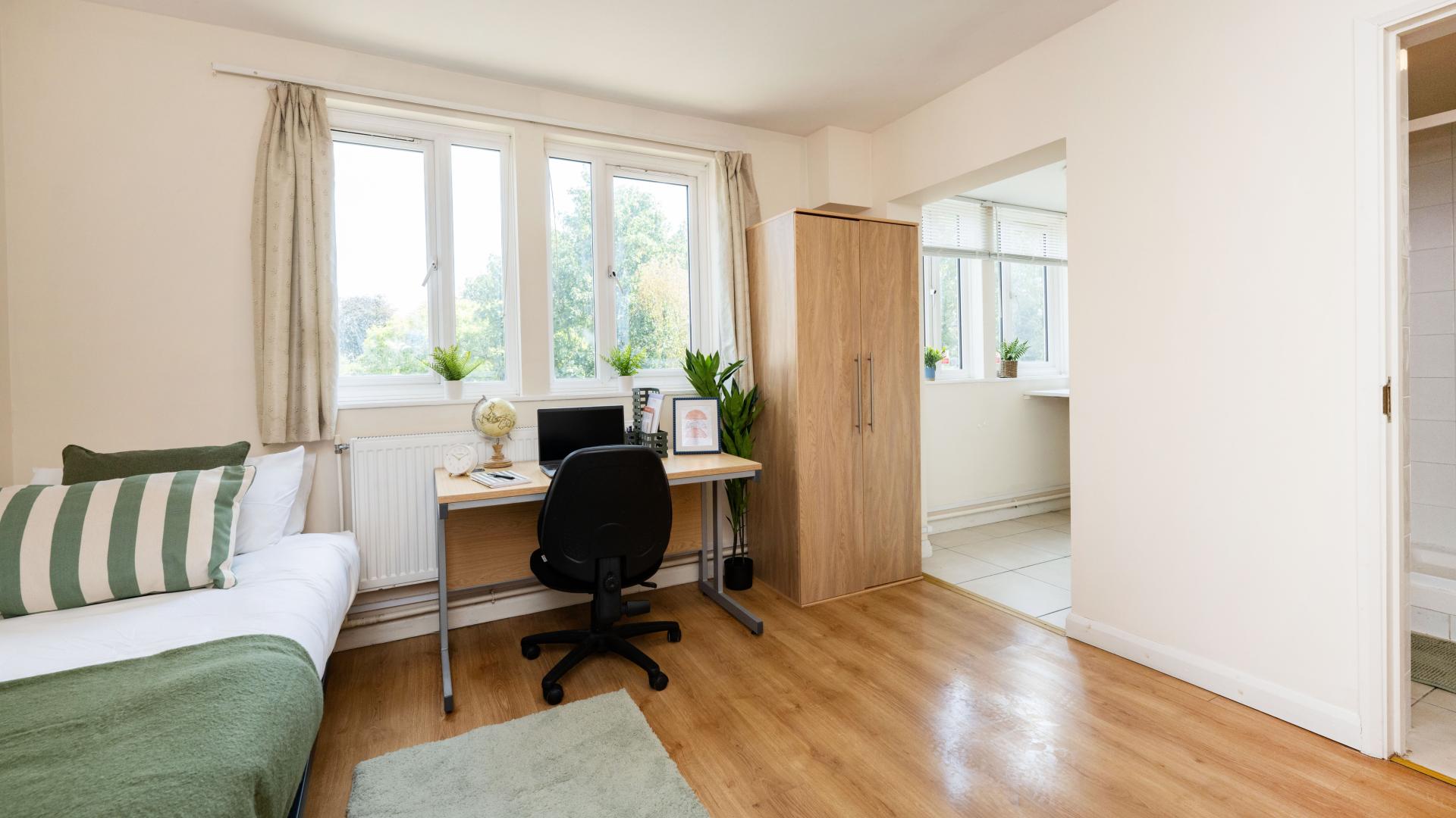 Room Flodden Road in Greater London