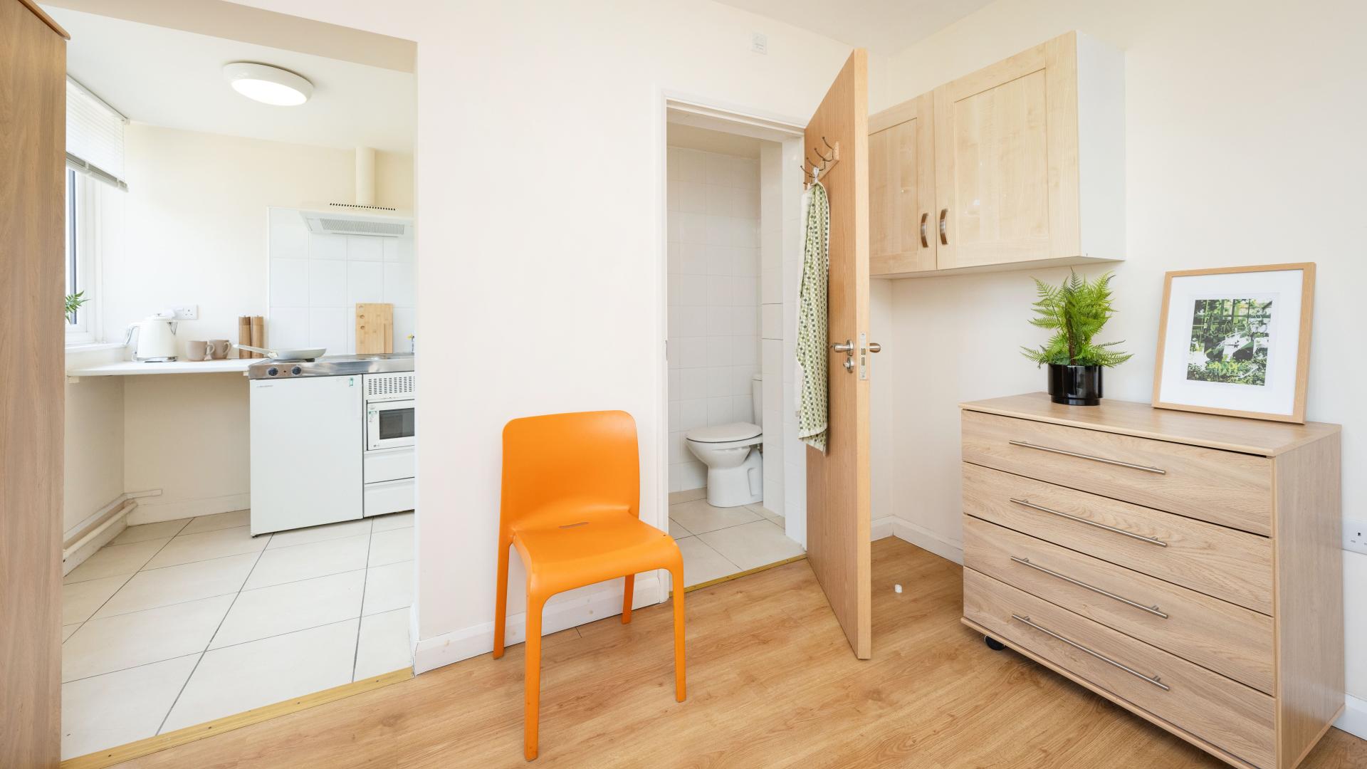 Room Flodden Road in Greater London