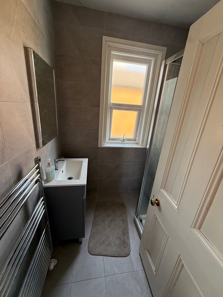 Room Ewell Road in Greater London