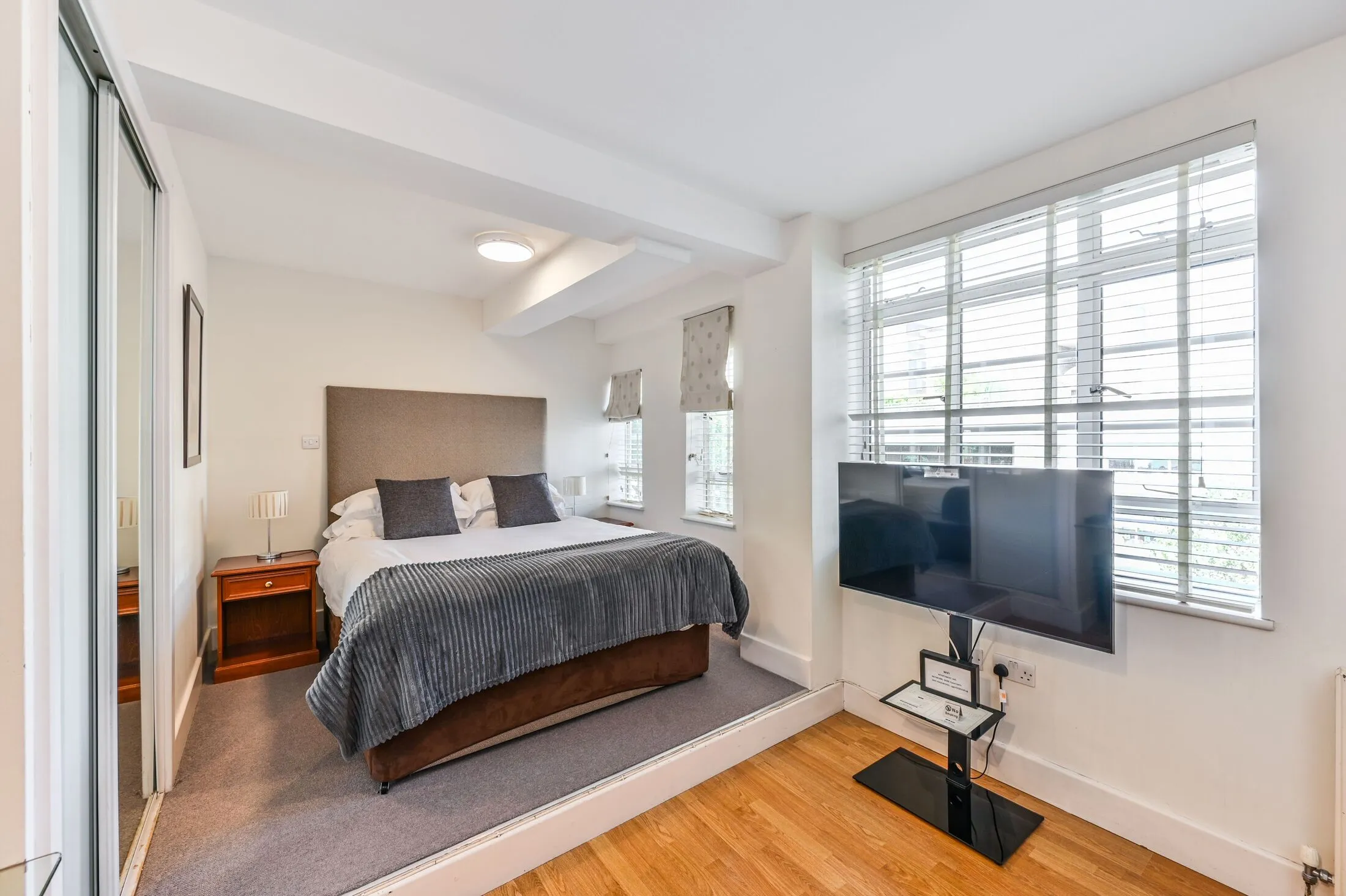 Flat Sloane Avenue in Greater London