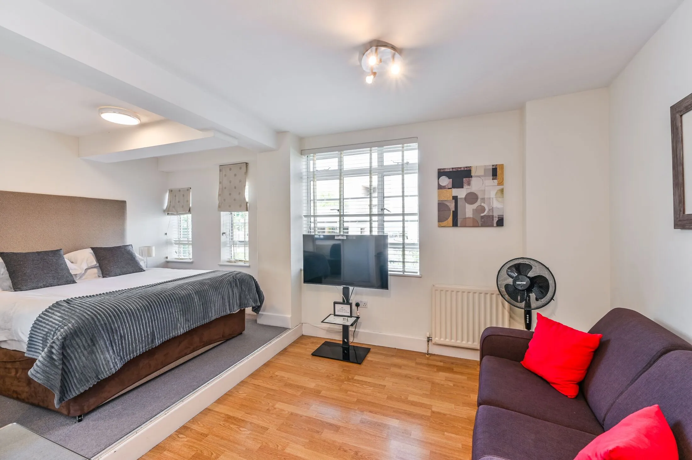 Flat Sloane Avenue in Greater London