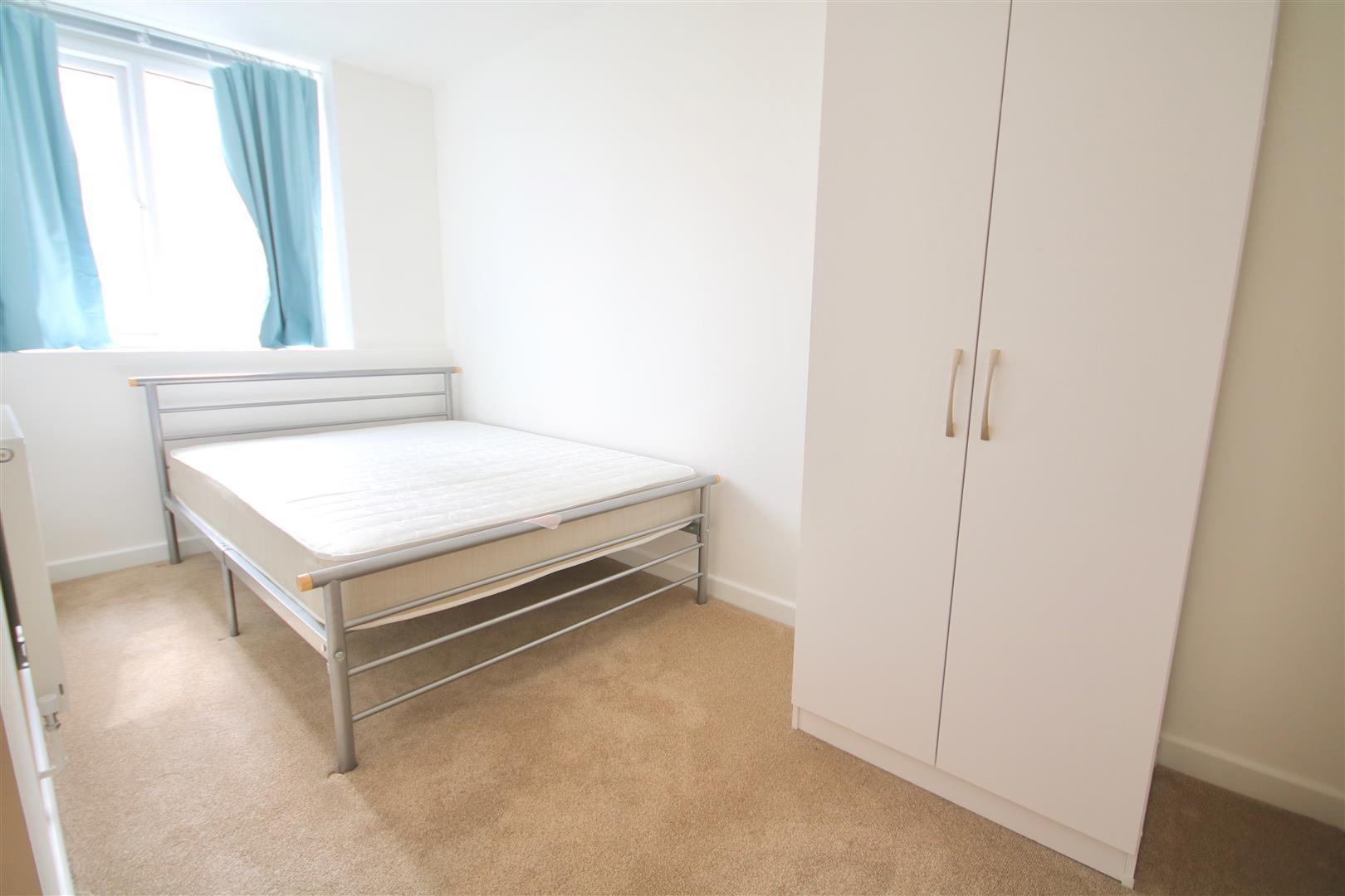 Flat Isambard Brunel Road in Portsmouth