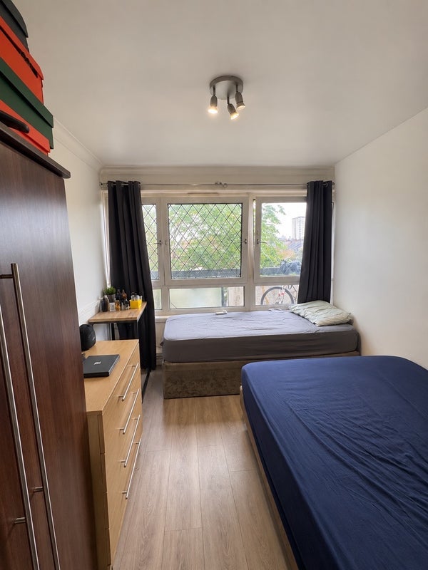 Room Lampeter Square in Greater London