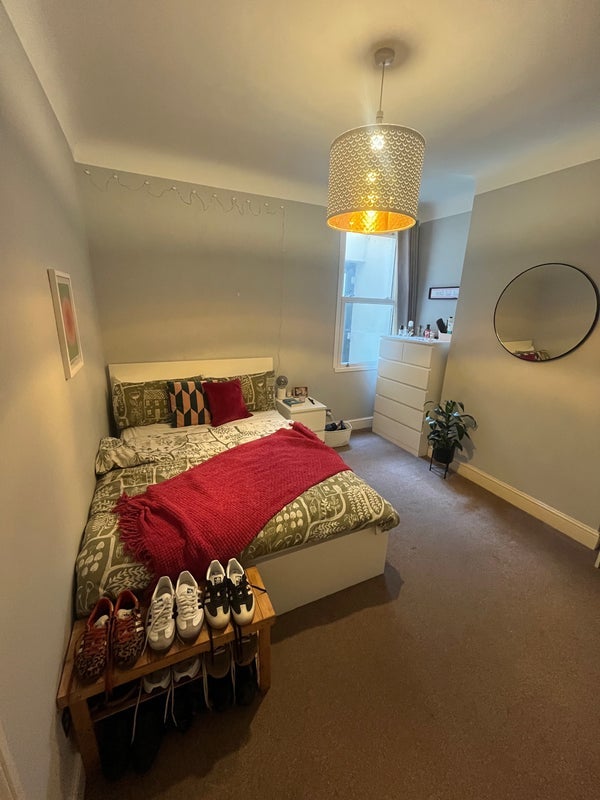 Room Fairlight Road in Greater London