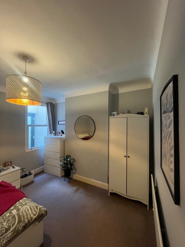 Room Fairlight Road in Greater London