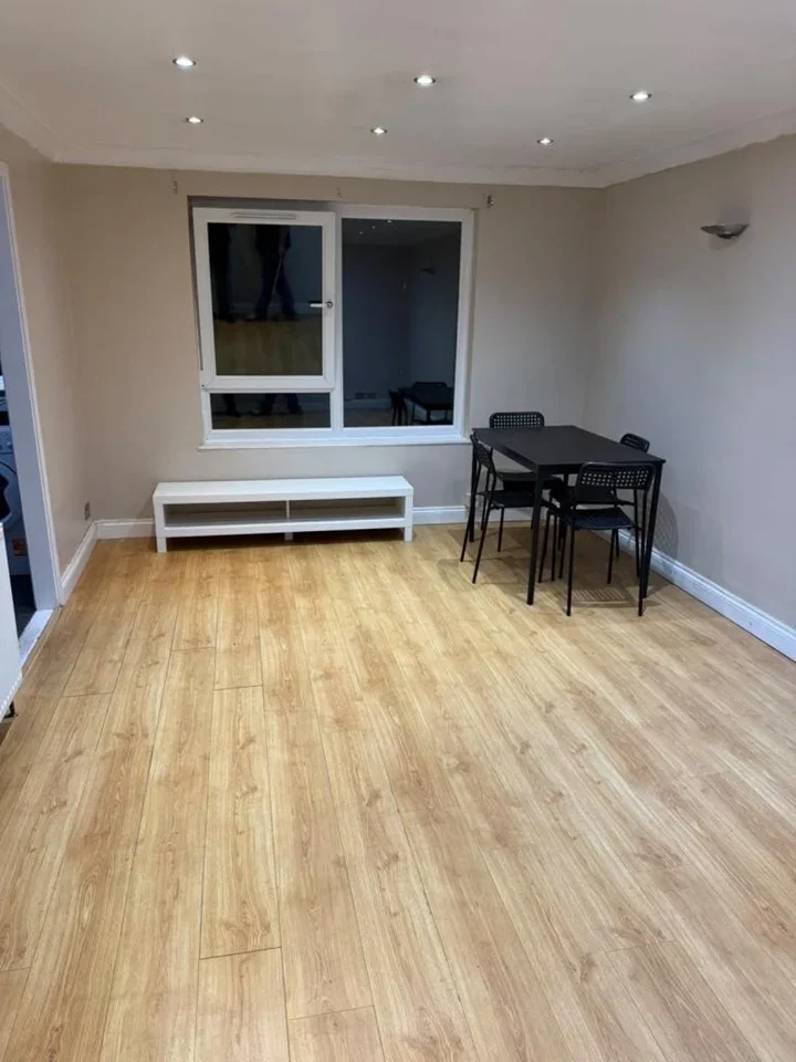 Flat Burness Close in Greater London