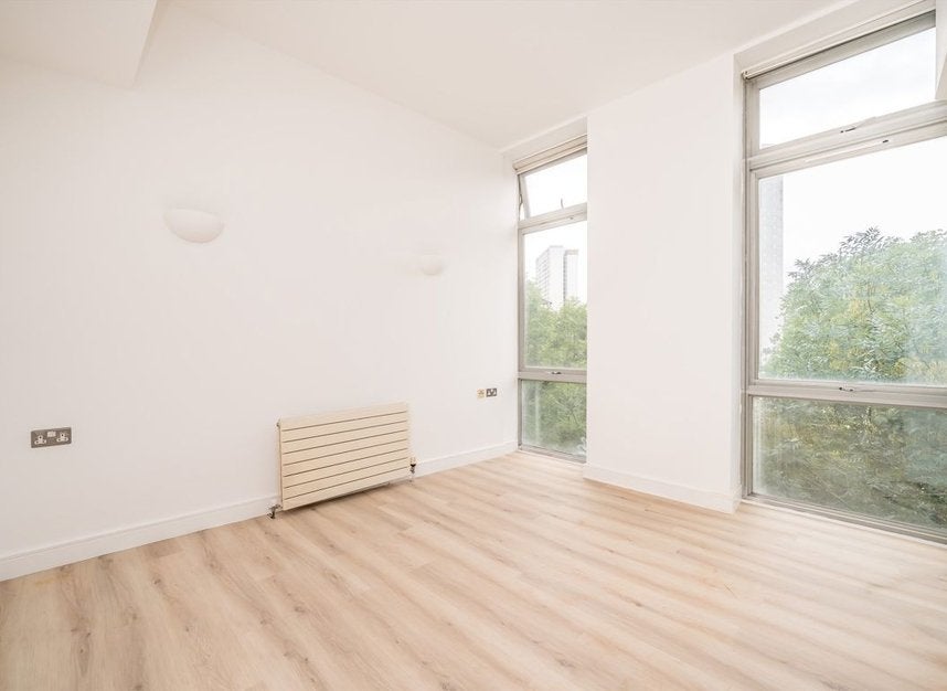Flat Hunt Close in Greater London