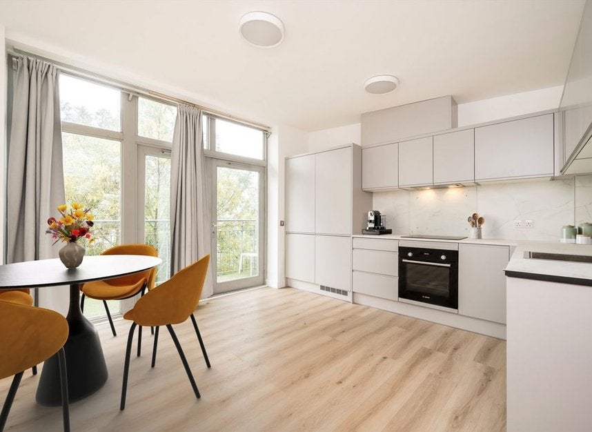 Flat Hunt Close in Greater London
