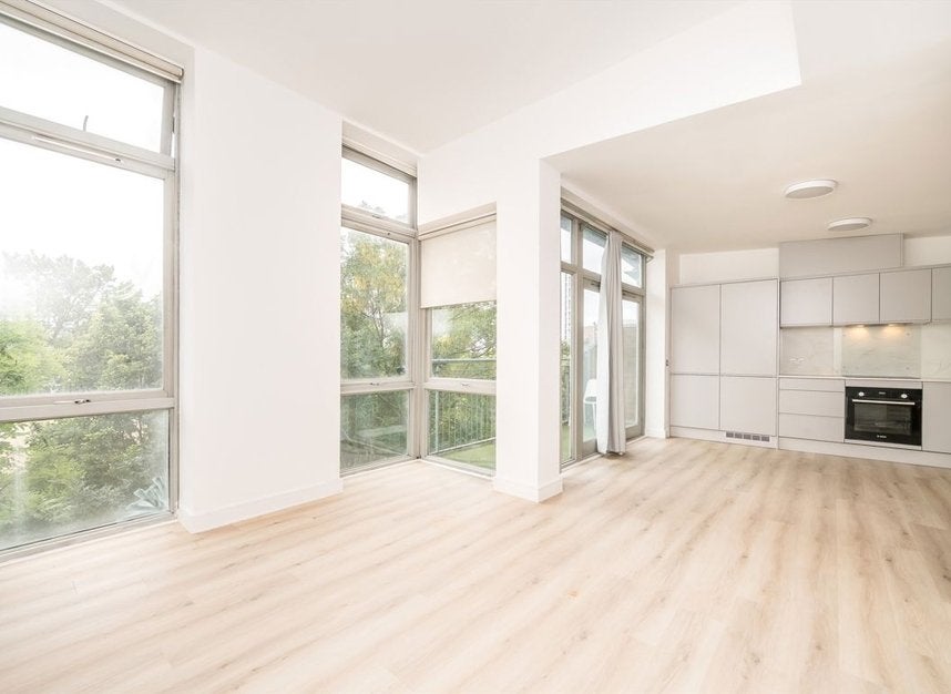 Flat Hunt Close in Greater London