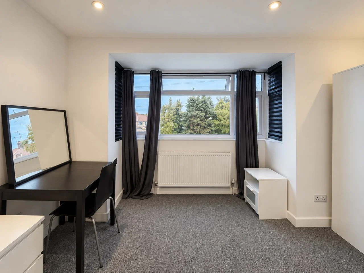 Flat Chartley Avenue in Greater London