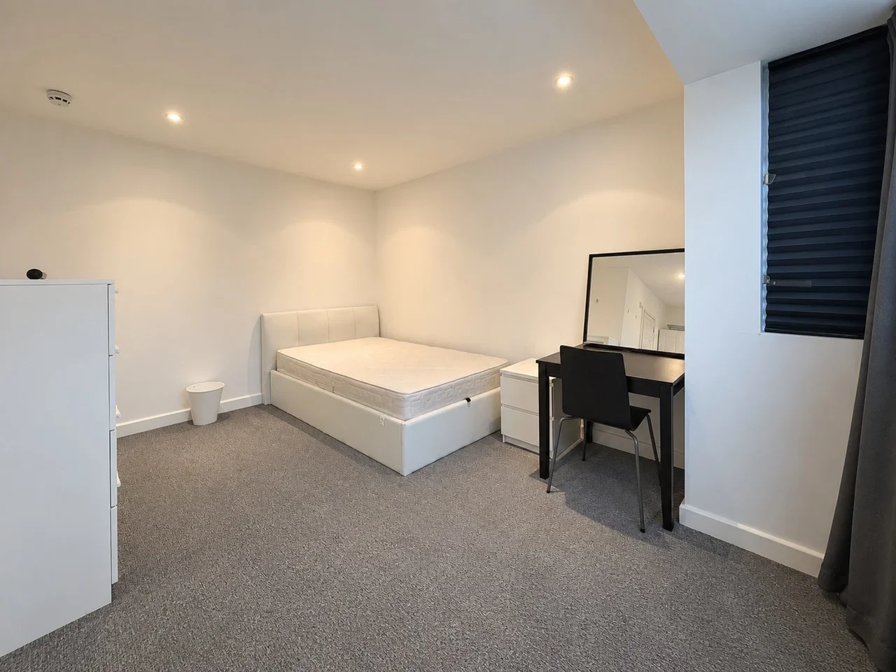 Flat Chartley Avenue in Greater London