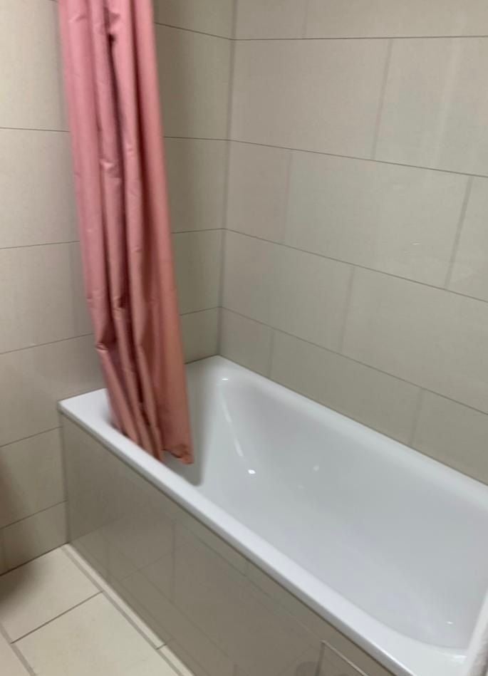 Flat Norbury Crescent in Greater London