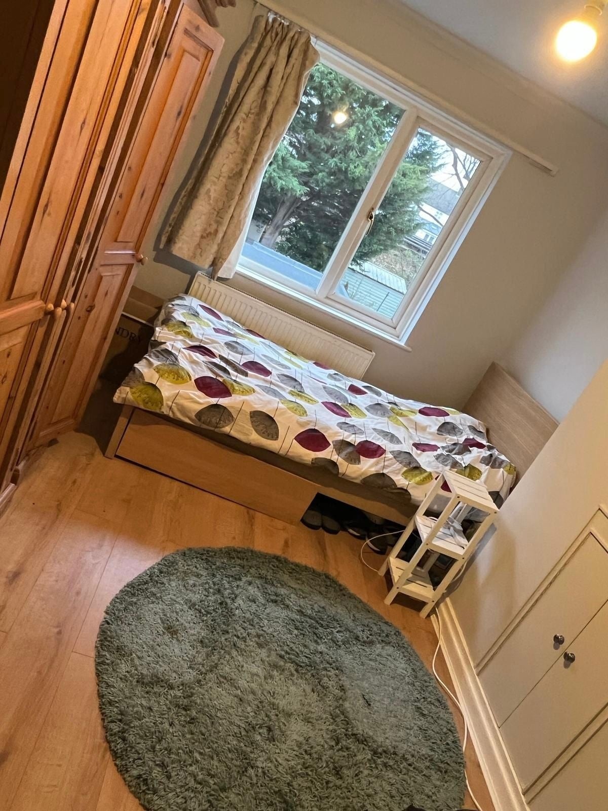 Flat Norbury Crescent in Greater London