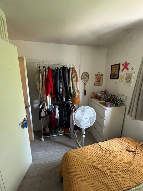 Room Mutrix Road in Greater London