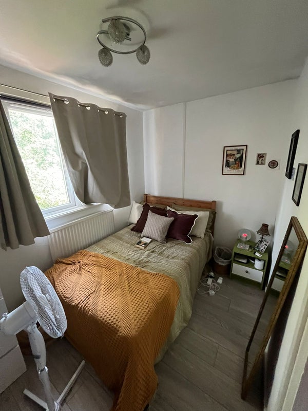 Room Mutrix Road in Greater London