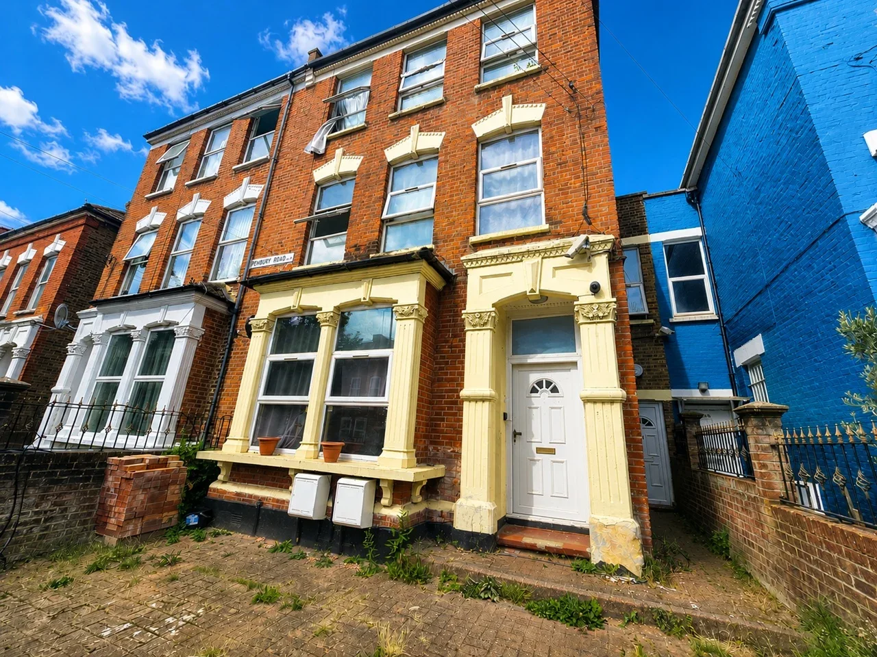 Room Pembury Road in Greater London
