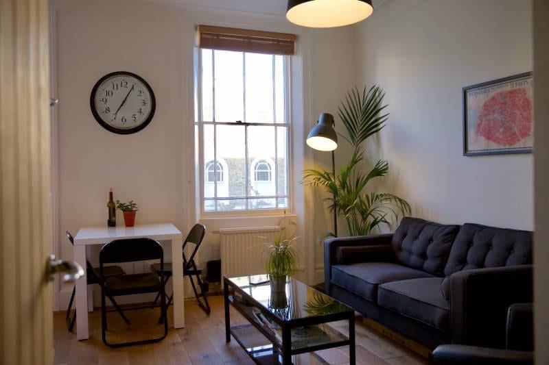 Flat Grafton Road in Greater London