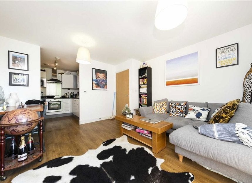 Flat Wellington Row in Greater London