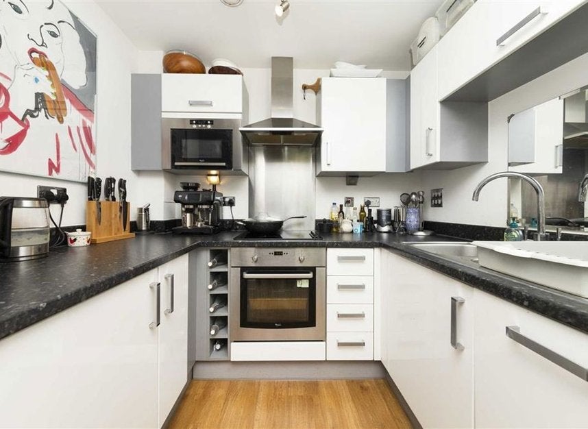 Flat Wellington Row in Greater London