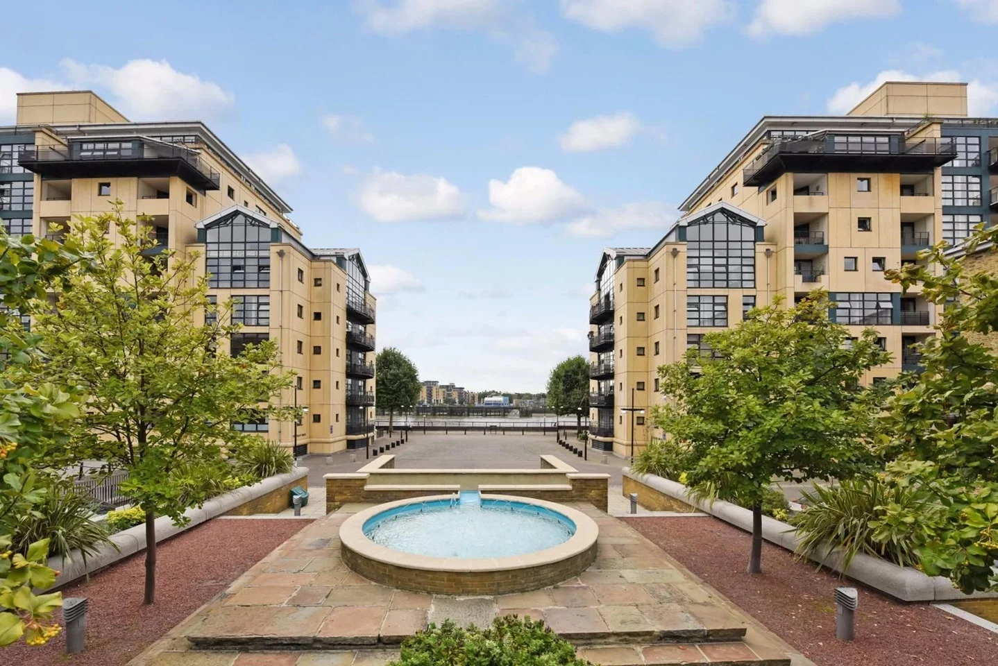 Flat Burrells Wharf Square in Greater London