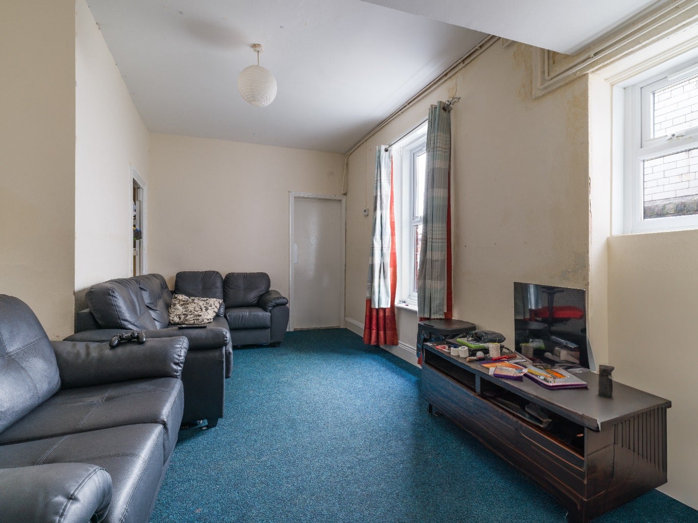 Room Manor House Road in Newcastle upon Tyne