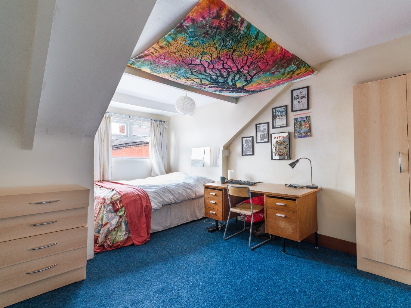 Room Manor House Road in Newcastle upon Tyne