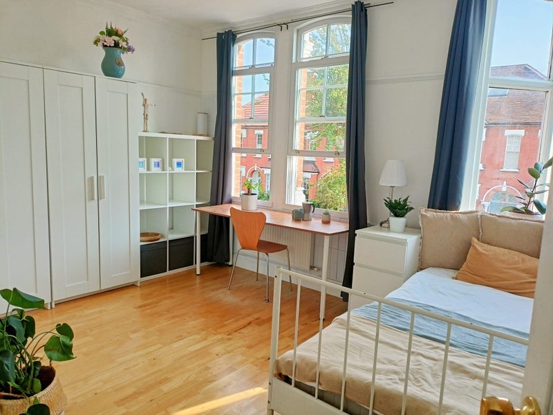 Room Woodgrange Avenue in Greater London