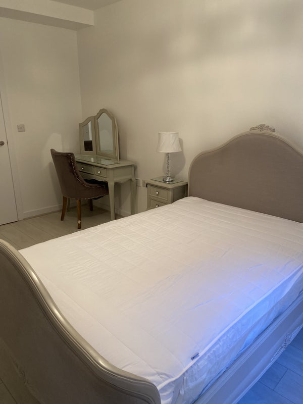 Room Grafton Way in Greater London