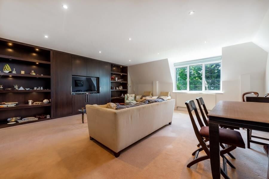 Flat Raleigh Close in Greater London