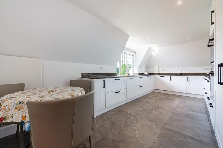 Flat Raleigh Close in Greater London