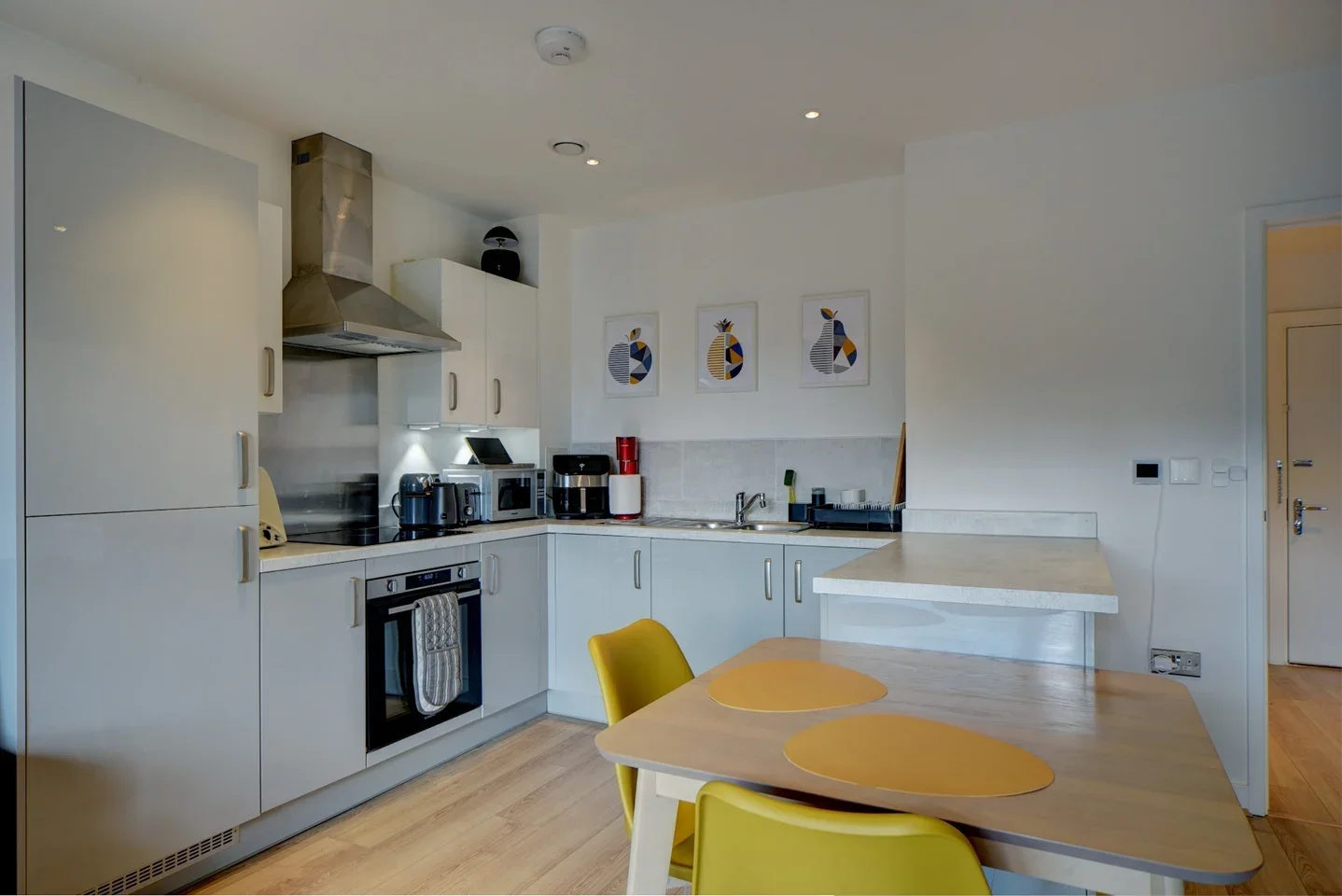 Flat Sandy Hill Road in Greater London