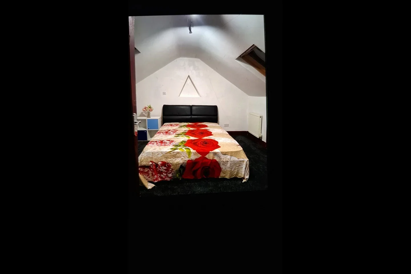 Room Grove Road in Greater London