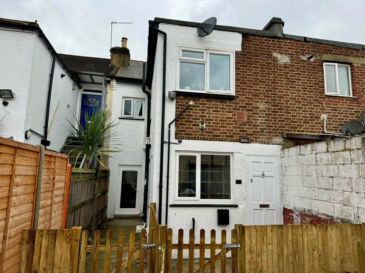 Flat Napier Road in Greater London