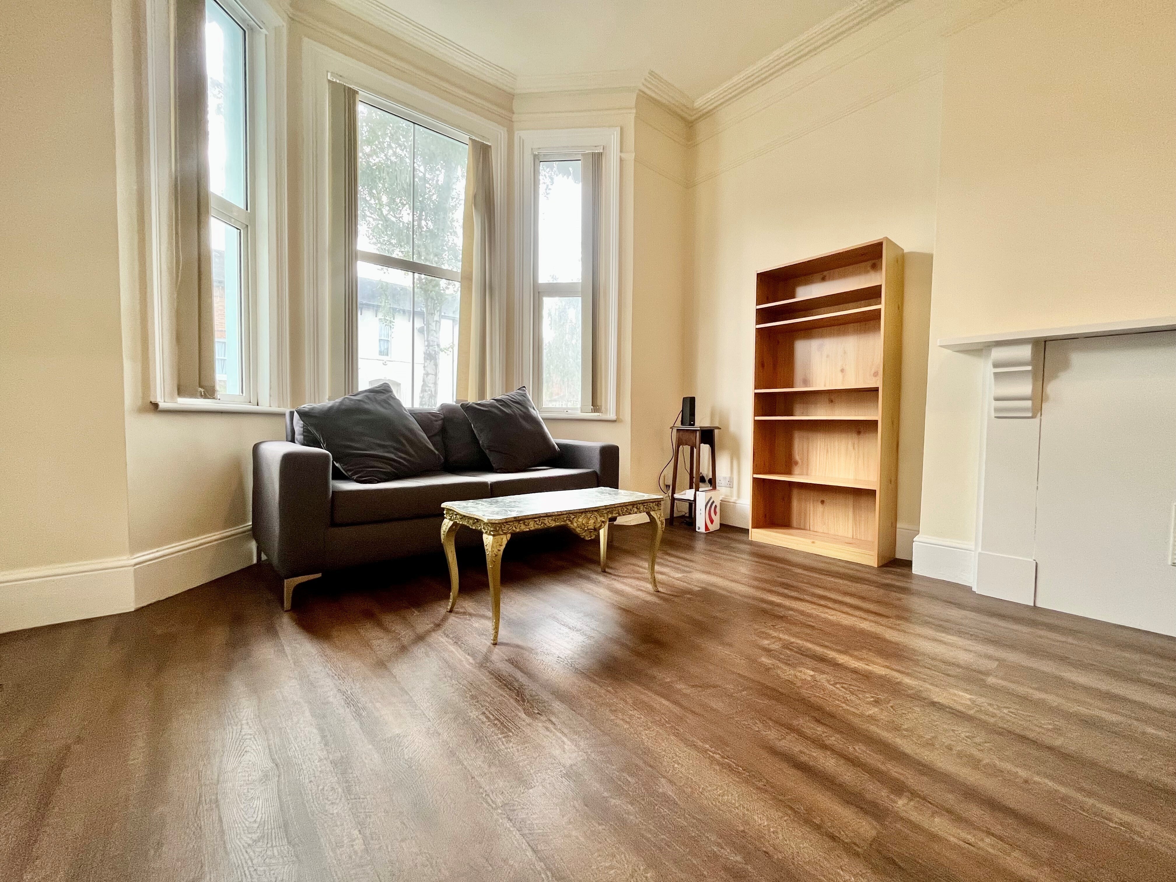 Flat St Mary's Road in Royal Leamington Spa