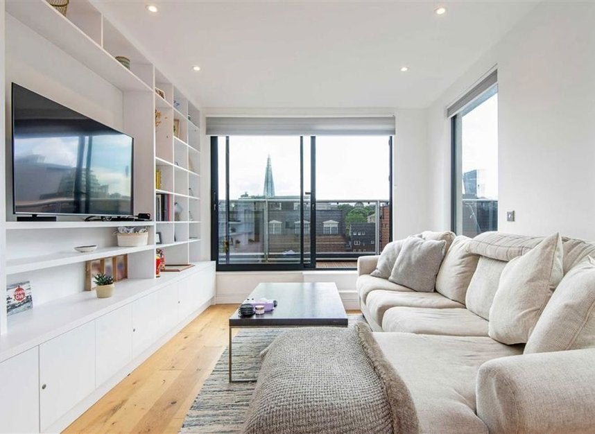 Flat Ensign Street in Greater London