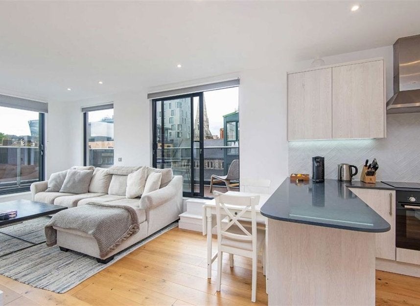 Flat Ensign Street in Greater London