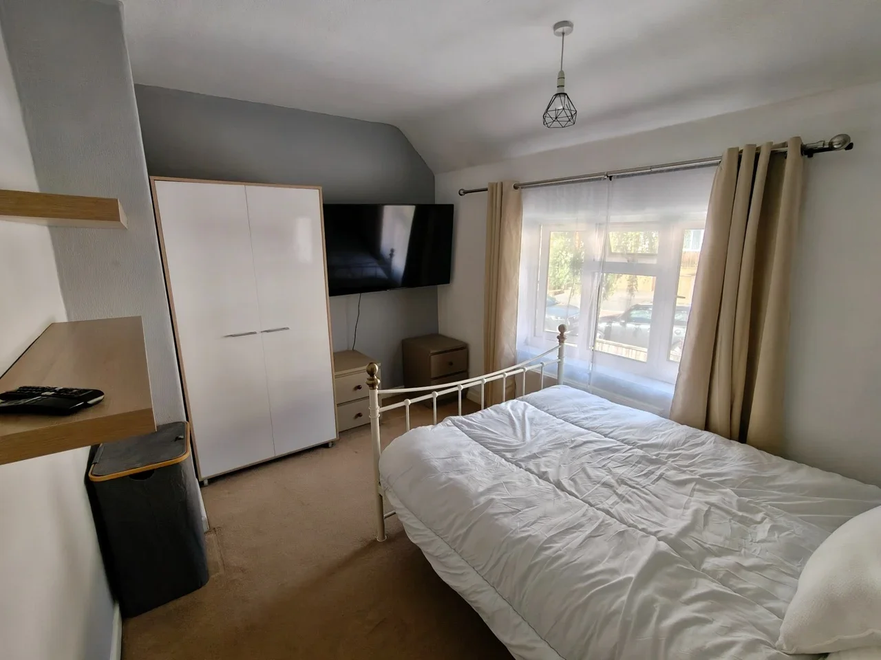 Room Underwood Road in High Wycombe Community Board