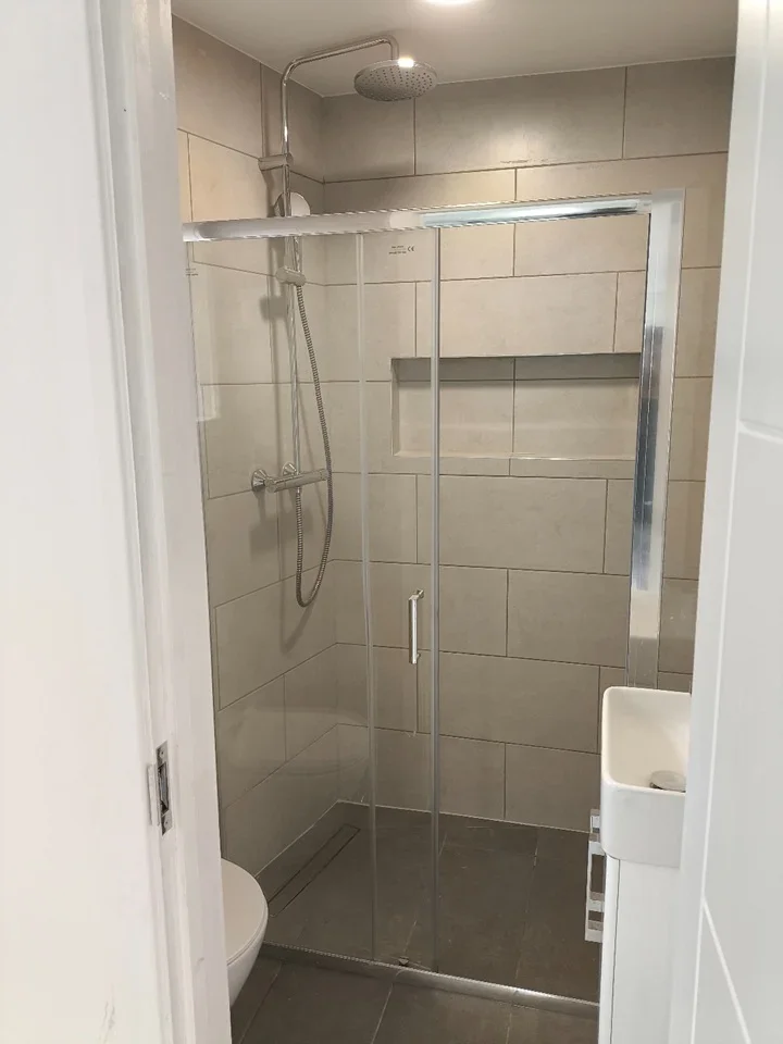 Flat Dale Close in Greater London