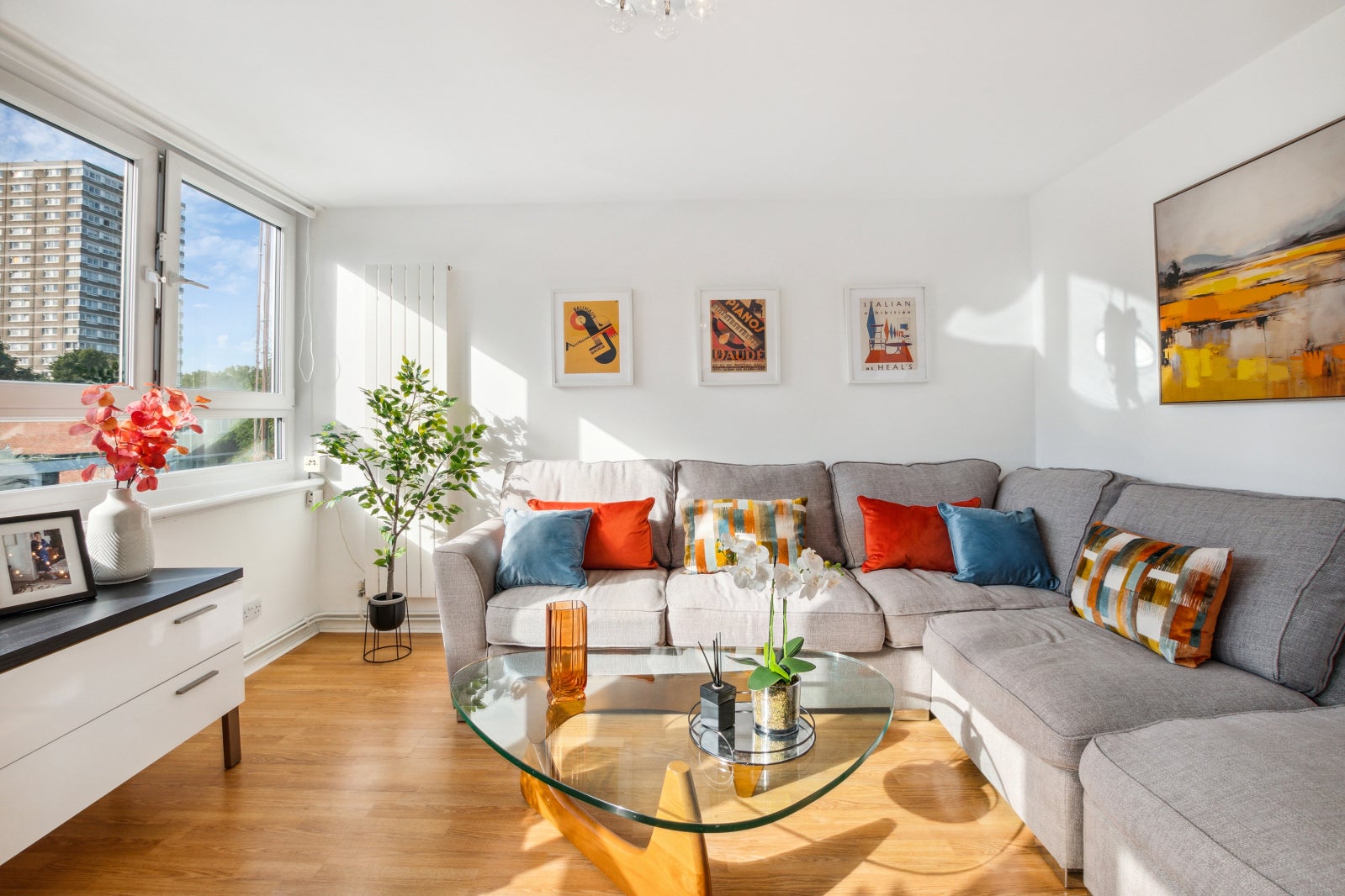Flat Westbridge Road in Greater London