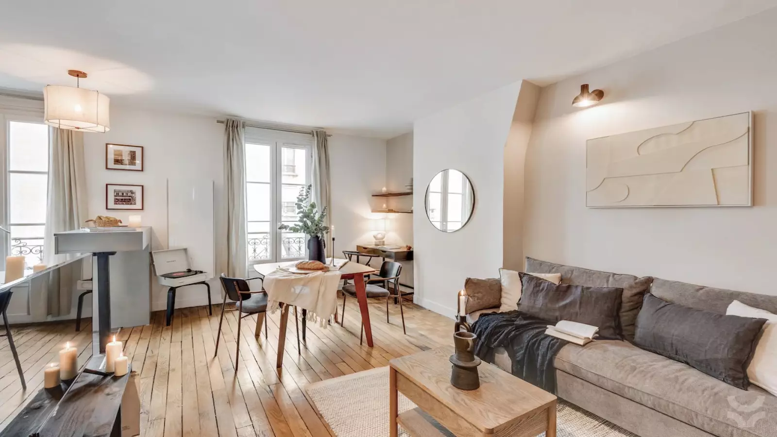 Flat Rue Pouchet in Paris