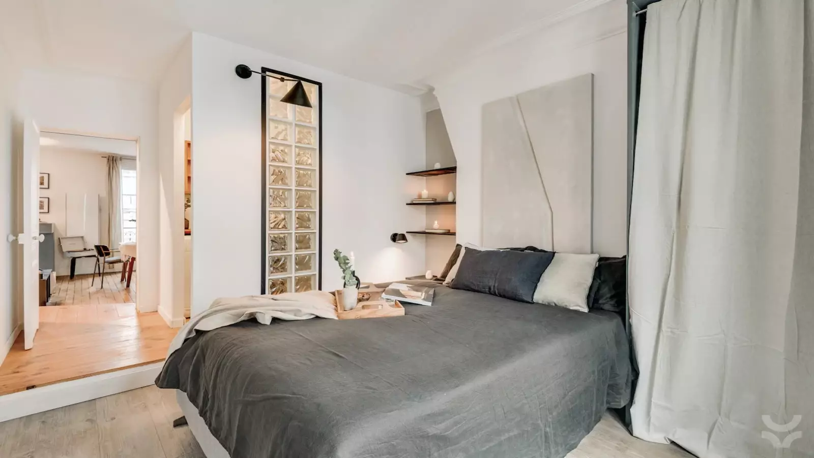 Flat Rue Pouchet in Paris