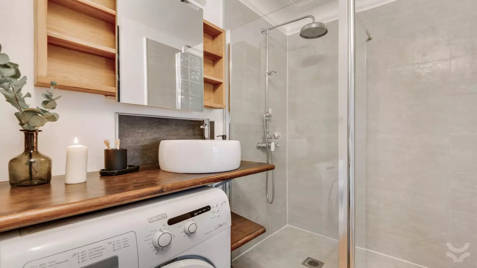Flat Rue Pouchet in Paris