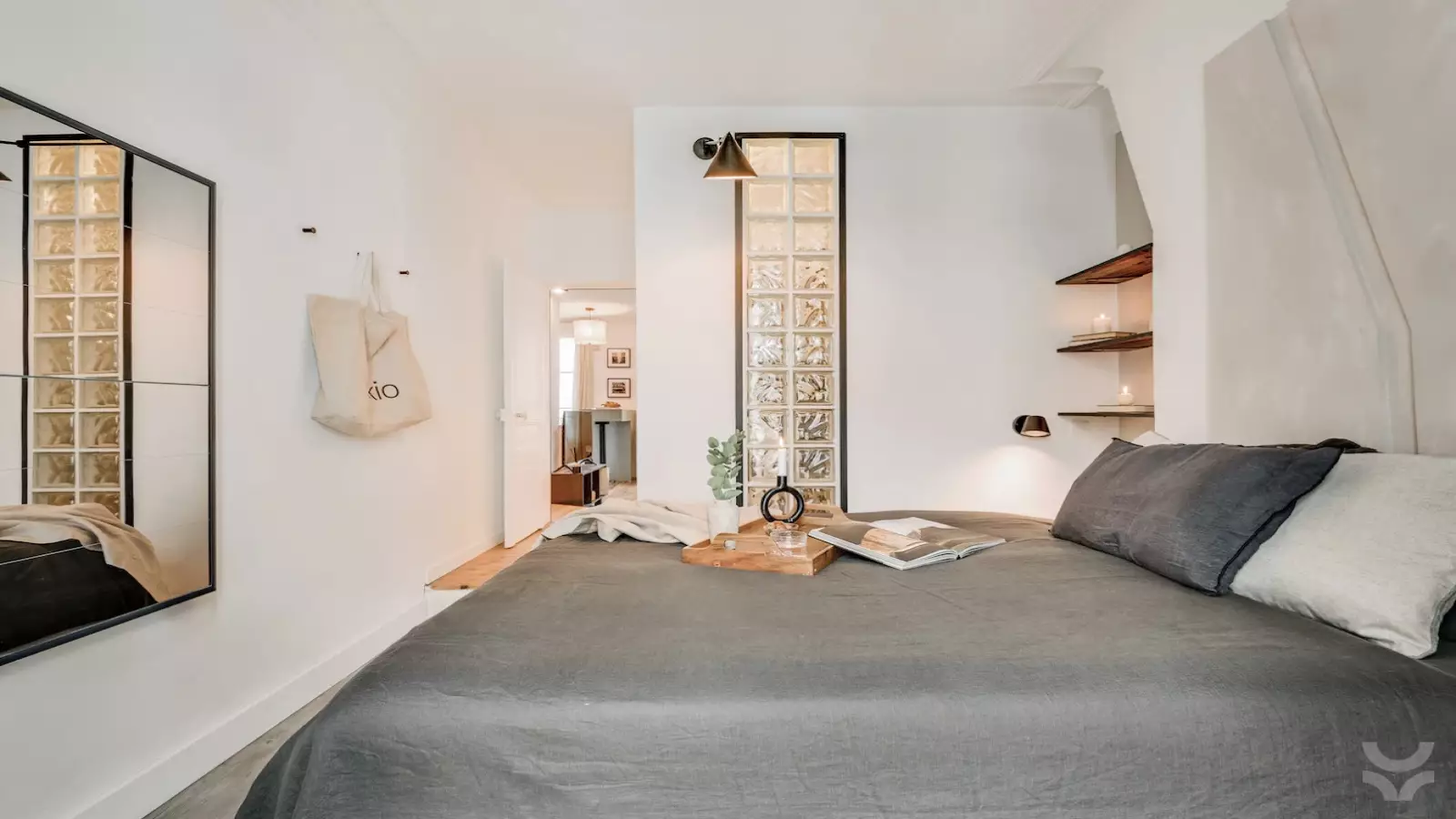 Flat Rue Pouchet in Paris